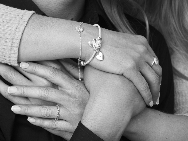 8 марта с Pandora? Дарите не украшения, а эмоции!